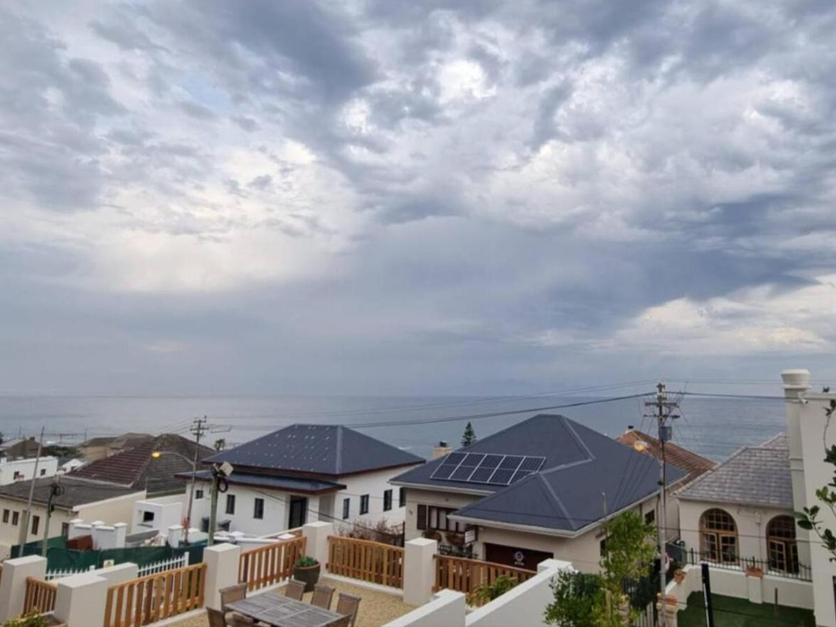 The Dragon Tree Guesthouse Kalk Bay Bagian luar foto