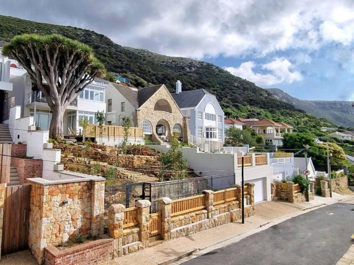The Dragon Tree Guesthouse Kalk Bay Bagian luar foto