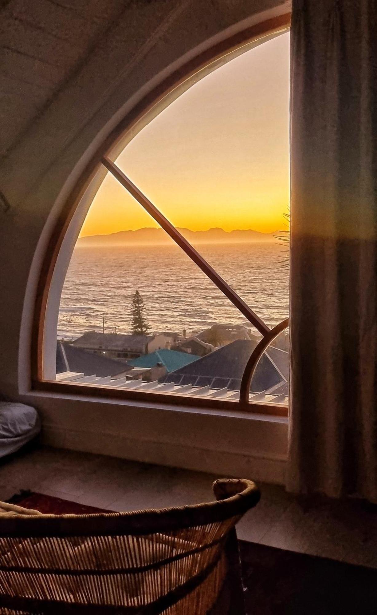 The Dragon Tree Guesthouse Kalk Bay Bagian luar foto